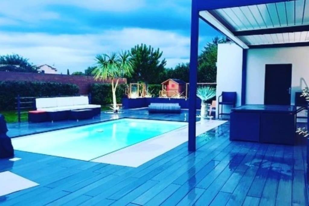 브덴느 Maison De Vacances Contemporaine Avec Piscine 빌라 외부 사진
